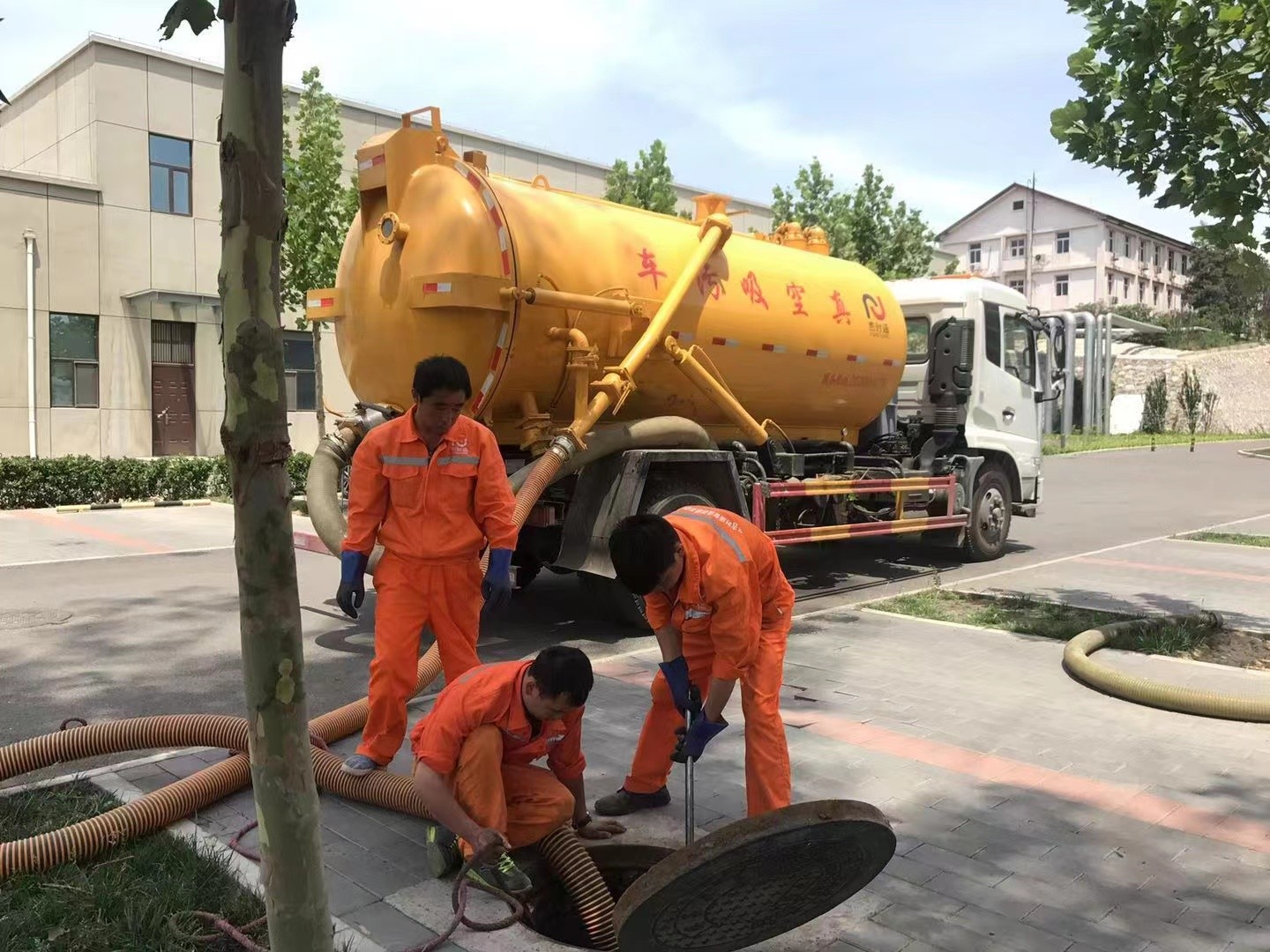 平江化粪池清理与5-8吨吸粪车施工效率分析